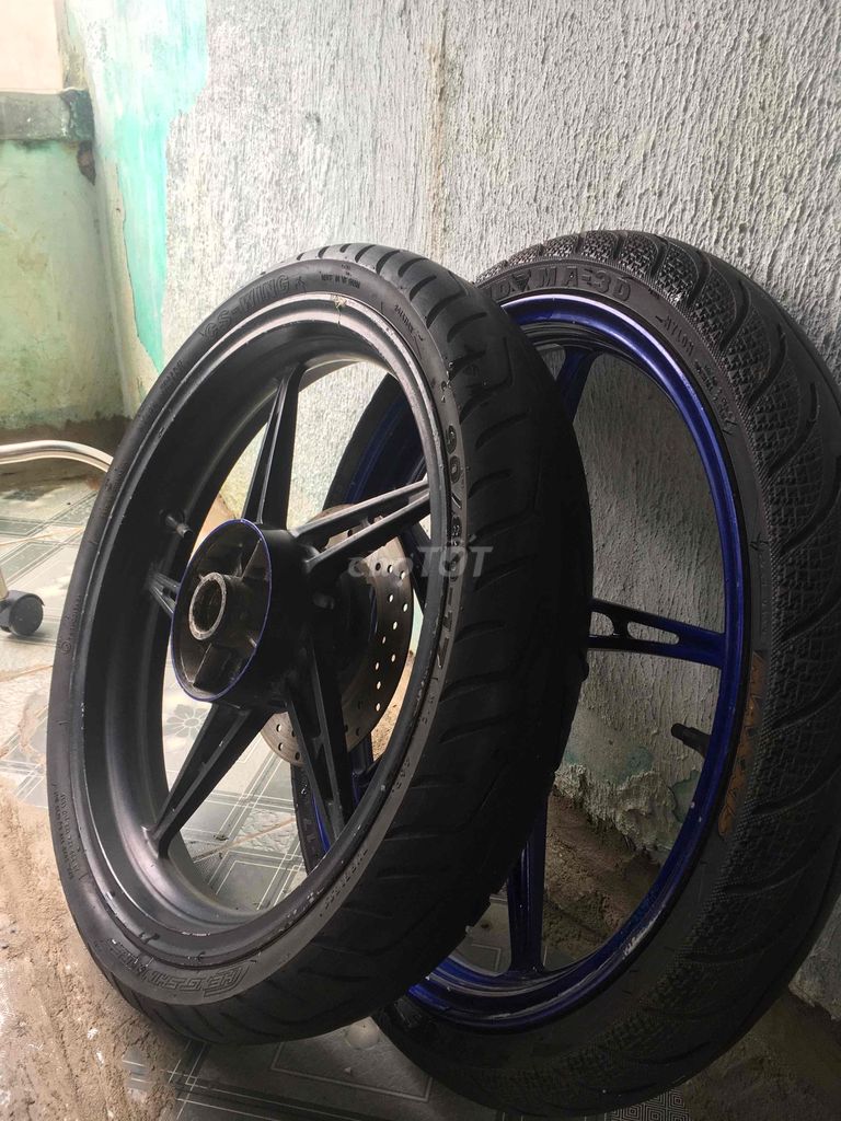 Mâm Exciter 135 còn 1 đĩa và nguyên cặp vỏ. Mua bán Phụ tùng xe tại Huyện Trảng Bom Đồng Nai được đăng bởi Nguyễn Văn Toàn hình 1