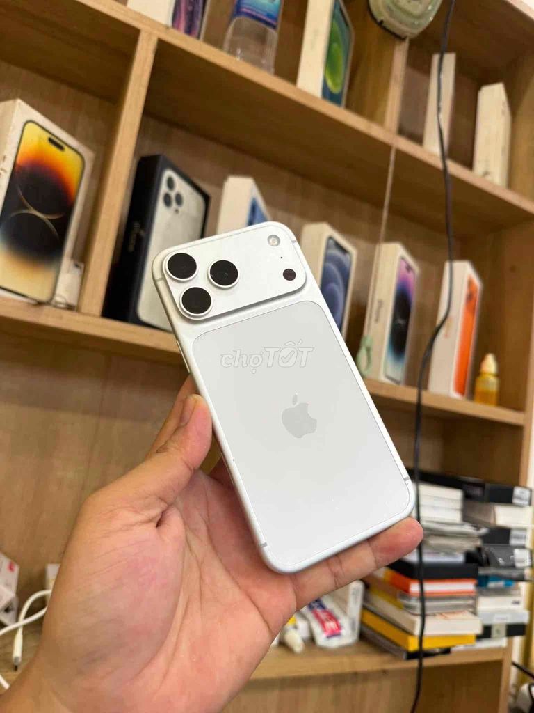 Apple iPhone 17 Pro Max 256GB Bạc 97%. Mua bán Điện thoại tại Quận Cẩm Lệ Đà Nẵng được đăng bởi HOÀNG SỸ APPLE hình 1