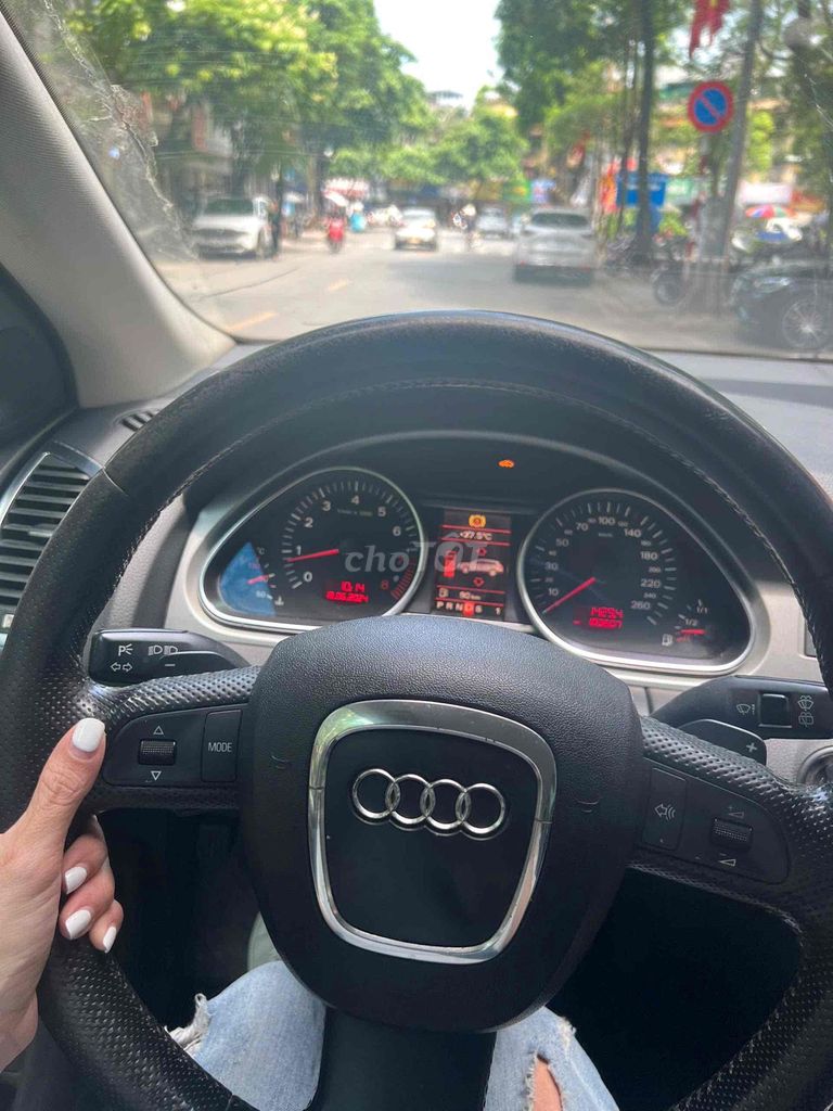 Audi Q7 2009. Mua bán Ô tô tại Quận Hai Bà Trưng Hà Nội được đăng bởi Trần Thị Hoàng Yến hình 3