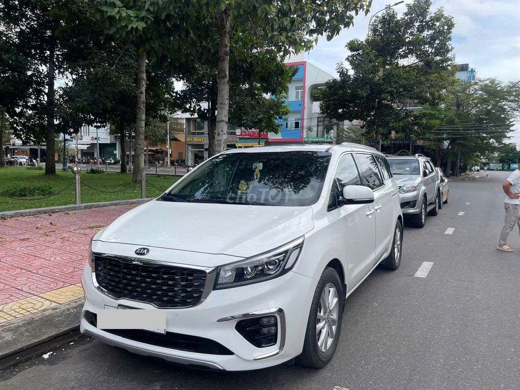 Kia Sedona 2.2 DAT Luxury 2019 - 56000 km. Mua bán Ô tô tại Thành phố Dĩ An Bình Dương được đăng bởi trần thị khánh huyền  hình 2