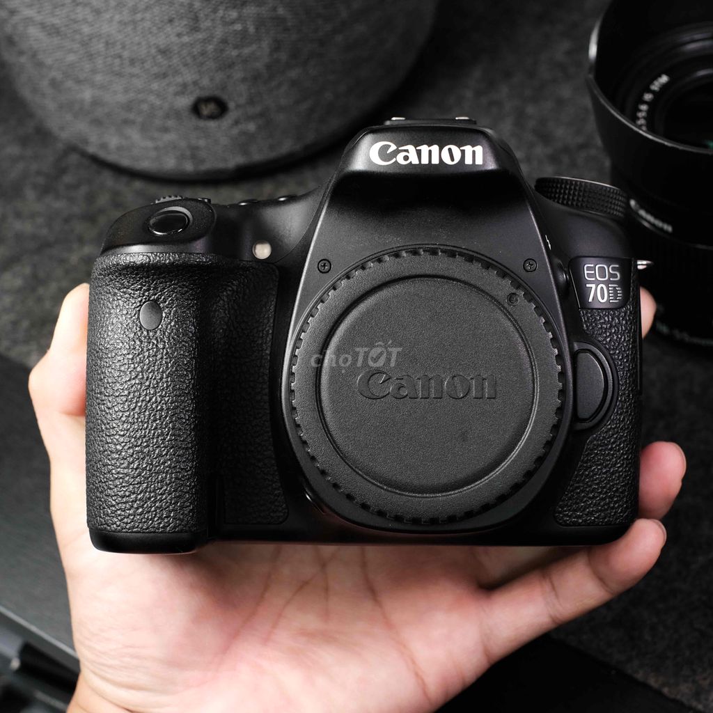 Canon 70D + Lens Kit 18-55mm