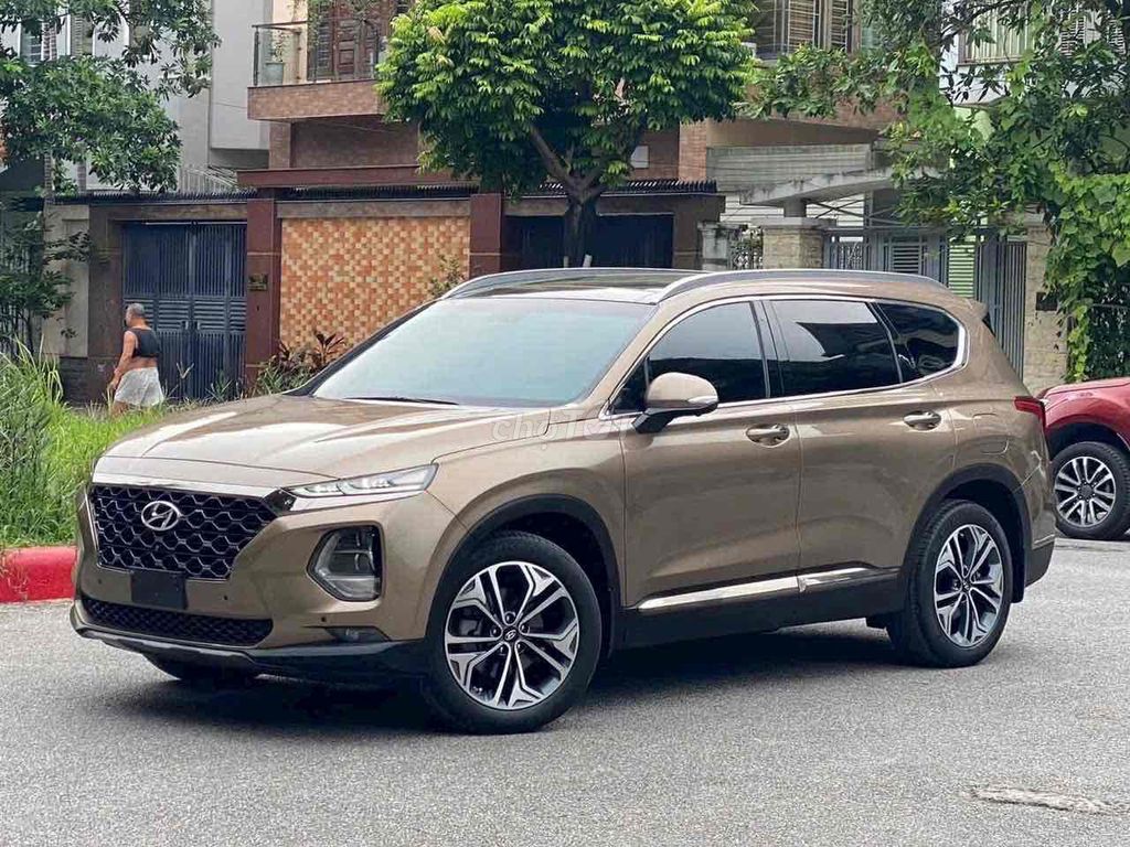 Hyundai SantaFe Premium 2.2D 2019 коричневый 7 мест