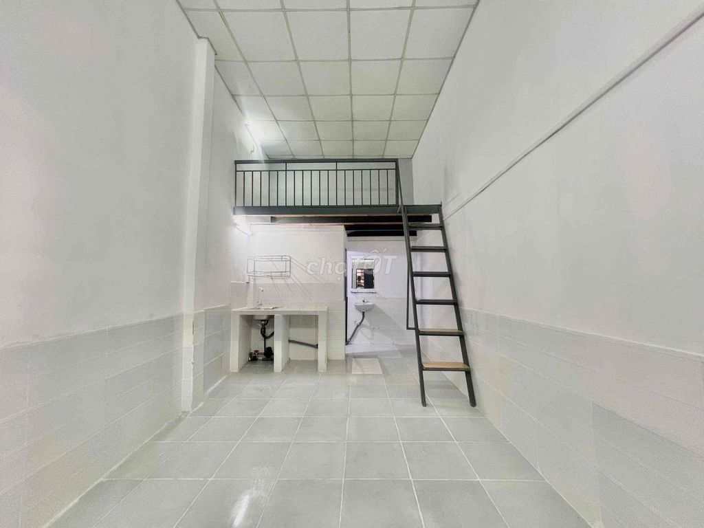 🔥PHÒNG GÁC BAN CÔNG RỘNG_SẴN MÁY LẠNH_KẾ BÊN CV GIA ĐỊNH_SÂN BAY