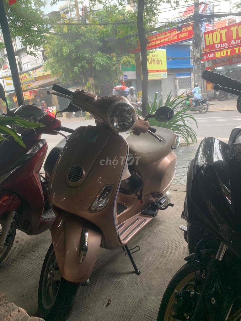 Piaggio Vespa FI 2011 коричневый Вьетнам