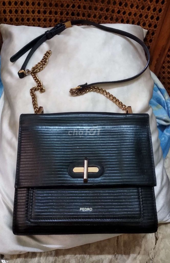 Túi đeo vai Pedro chính hãng,form dẹp lép,có đổi. Mua bán Túi xách tại Quận Ninh Kiều Cần Thơ được đăng bởi Shop Tứ Quí hình 1