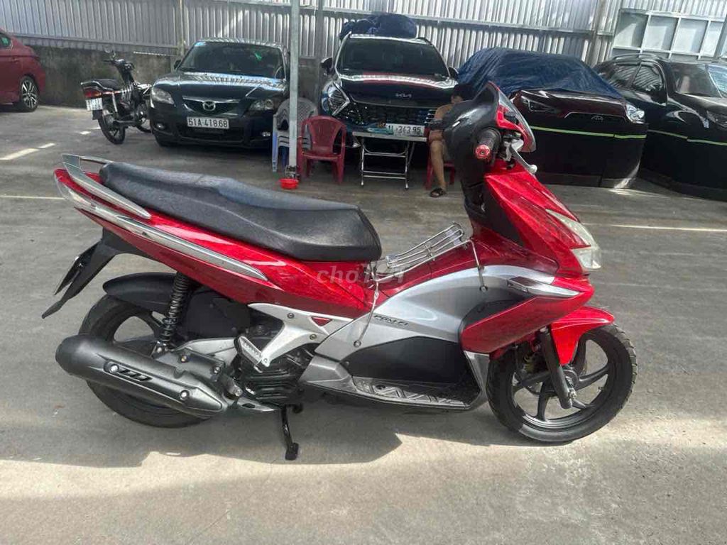 Honda Airblade 110 Fi красный узор 2011 с номерами Хошимина