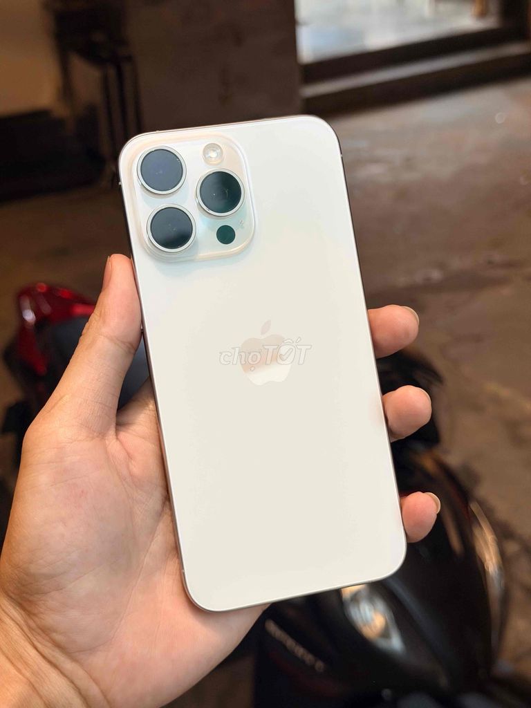 Apple iPhone 15 Pro Max 256GB Trắng 99%. Mua bán Điện thoại tại Quận Cầu Giấy Hà Nội được đăng bởi Tuan hình 1