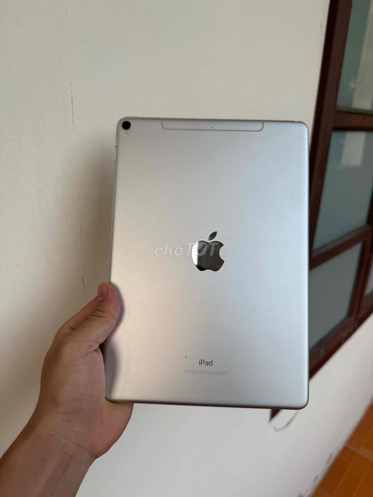 Apple iPad Pro 10.5 Bạc Đã sử dụng. Mua bán Máy tính bảng tại Quận Tân Bình Tp Hồ Chí Minh được đăng bởi Hoàng Ngọc Quang hình 1