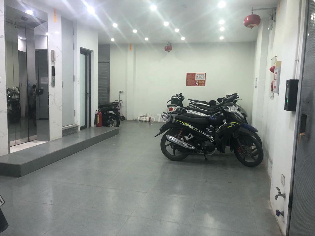 CCMN Minh Khai Mai закрыт, охрана, тишина, полный контроль!
