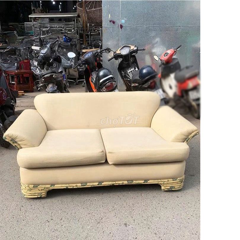 Sofa 2 Chỗ Đệm Mềm Mại Kem Mới 90%. Mua bán Bàn ghế tại Huyện Bình Chánh Tp Hồ Chí Minh được đăng bởi MỸ HOA Thanh Lý  hình 1
