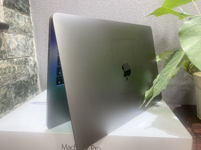 Macbook pro Rentina 2018 -i7/2.7ghz/256g pin 5h