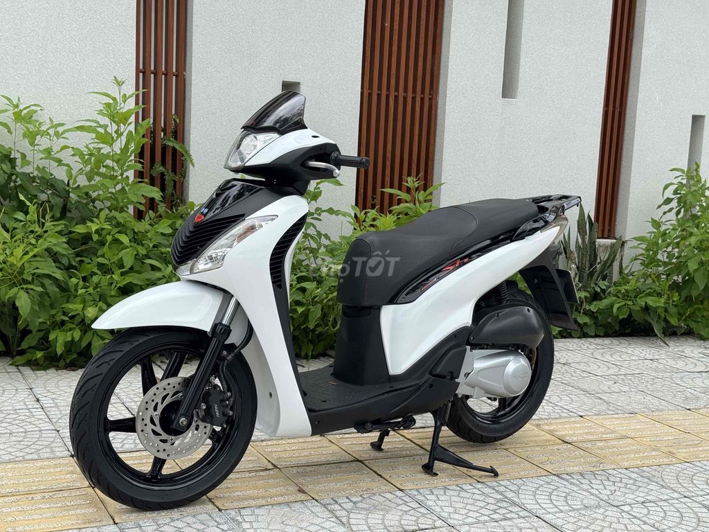 Hon Da SH 125 nhập ý dk 2011 xe rin bs 43. Mua bán Xe máy tại Quận Cẩm Lệ Đà Nẵng được đăng bởi 153 Đường 2 tháng 9 Hoà cường Tp Đà Nẵng  hình 3