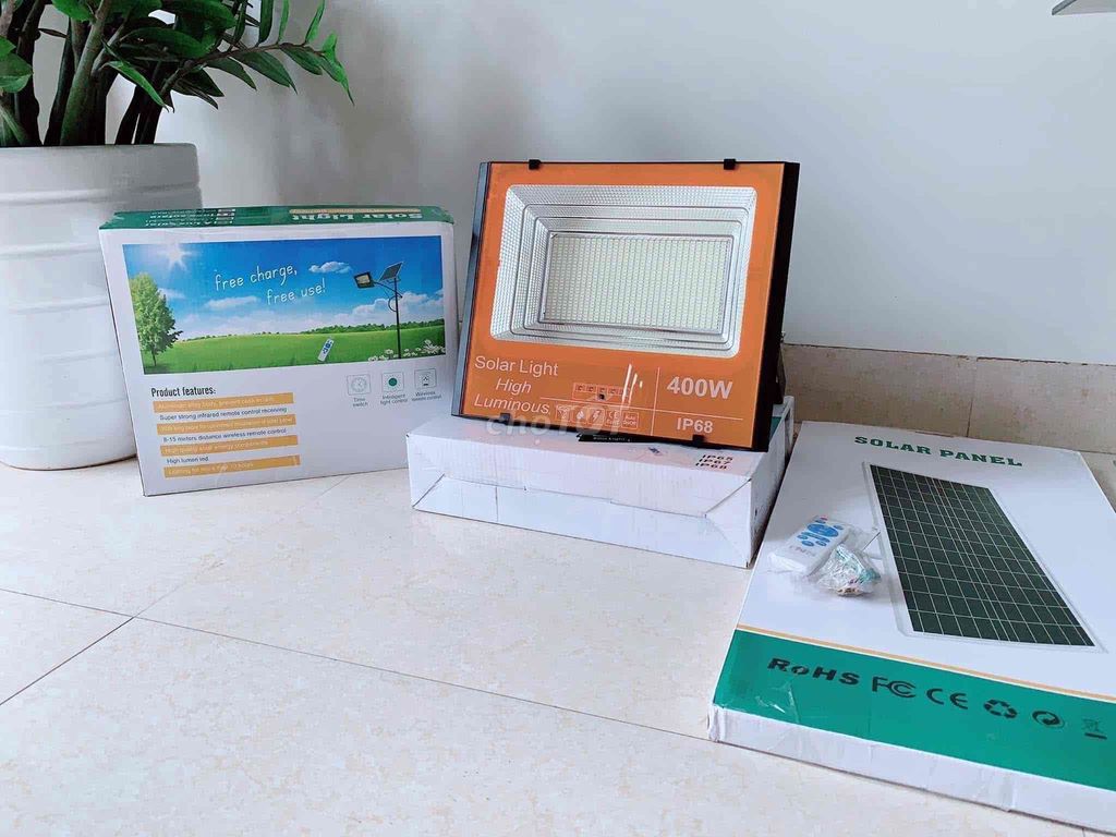 Đèn pha năng lượng mặt trời. Mua bán Đèn tại Huyện Gia Lộc Hải Dương được đăng bởi Điện máy nhật úc hình 1