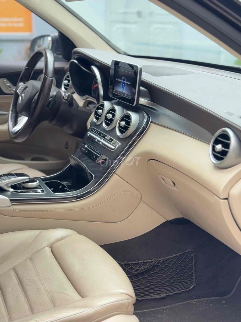 Mercedes Benz GLC300 4Matic sx 2018 đen/kem