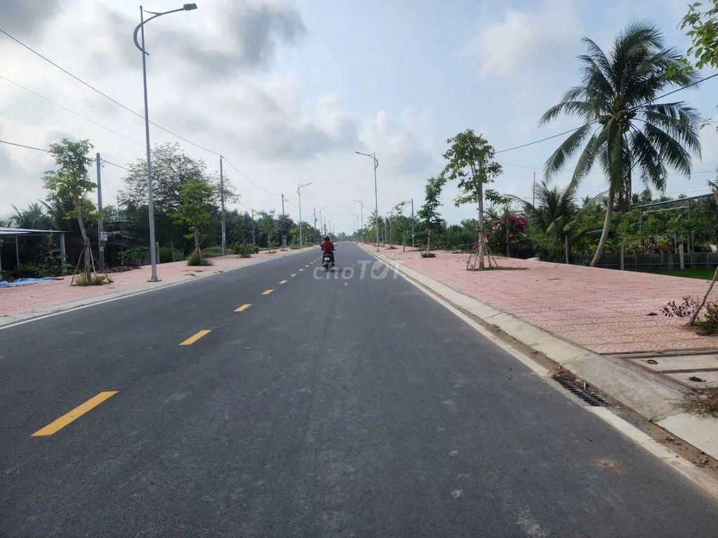 ĐẤT NỀN MẶT TIỀN ĐƯỜNG D1 LONG HỒ TỈNH VĨNH LONG