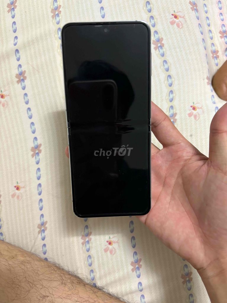 Samsung Galaxy Z Flip5 Trắng 256GB. Mua bán Điện thoại tại Quận Ninh Kiều Cần Thơ được đăng bởi nam hình 1