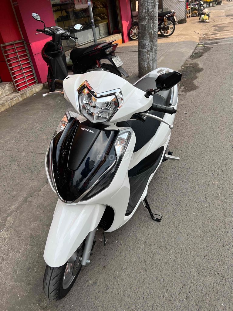 Honda Lead белый, скутер