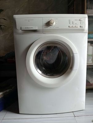 Cần bán 01 máy giặt cửa trước Electroluc