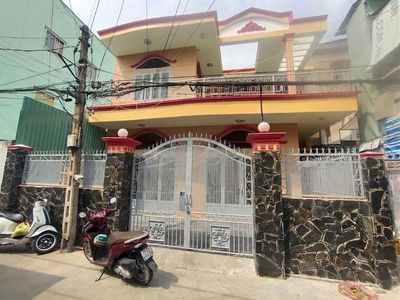 NHÀ NGAY CHỢ TAM HÀ, SÂN RỘNG ĐẬU 10 XE MÁY, 4PN, NGANG 8 DÀI 16
