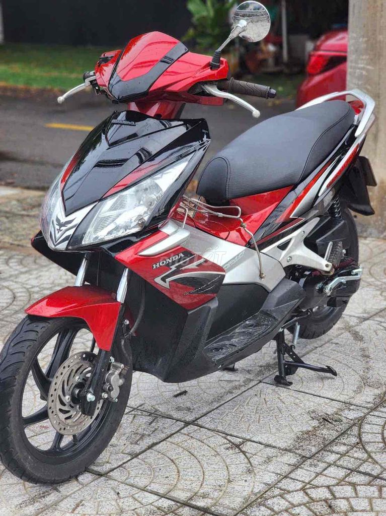 Honda Air Blade 2010 красно-черный автомат