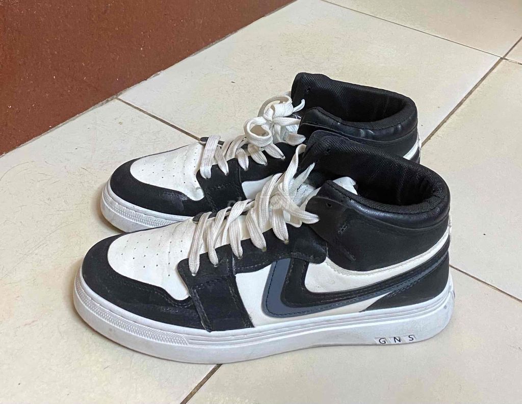 Giày sneaker GNS, size 42. Mua bán Giày dép tại Quận Thanh Xuân Hà Nội được đăng bởi Chú Phúc hình 1