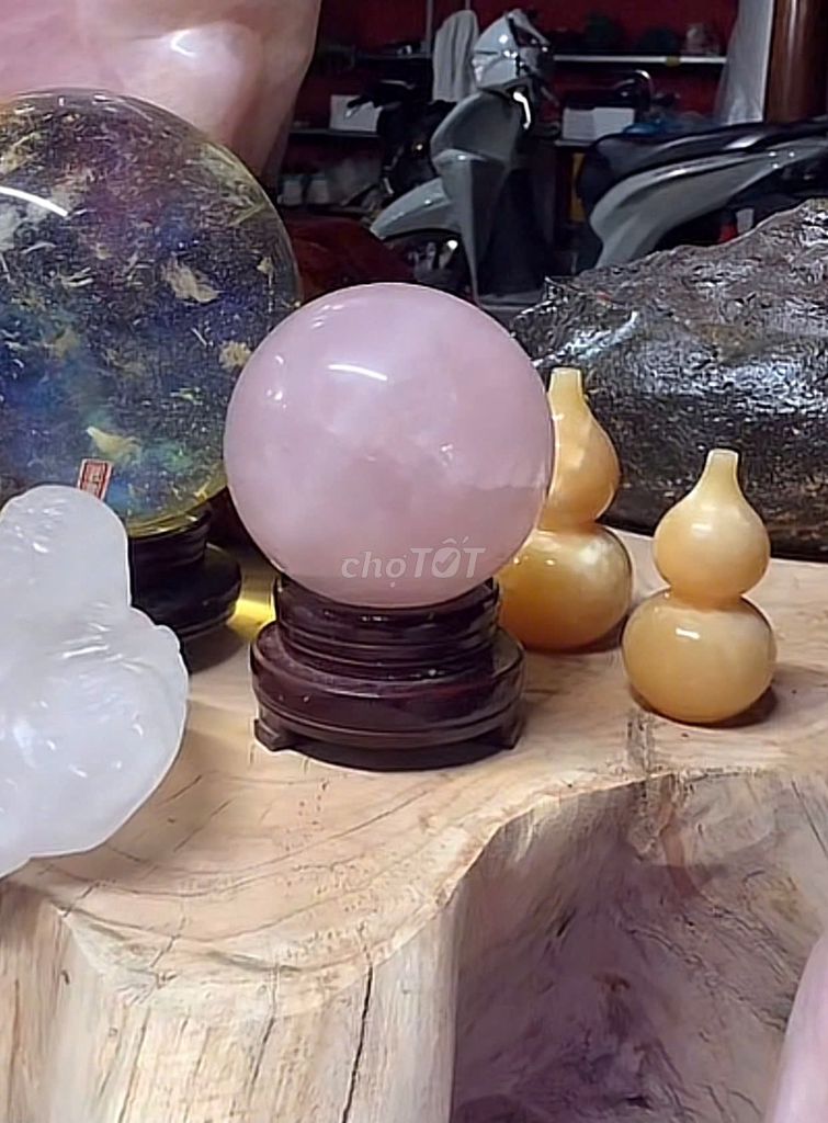 Quả cầu phong thủy Đá thạch anh hồng. Mua bán Đồ sưu tầm, đồ cổ tại Quận 12 Tp Hồ Chí Minh được đăng bởi Daquytuanngoc12 hình 1