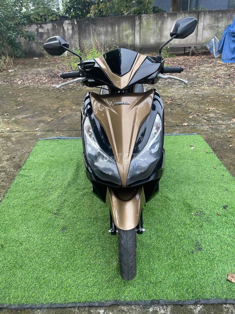 Honda Air Blade 2014 Vàng đồng 15.000km. Mua bán Xe máy tại Thị xã Phú Mỹ Bà Rịa - Vũng Tàu được đăng bởi Lê  Thanh Hải  hình 2