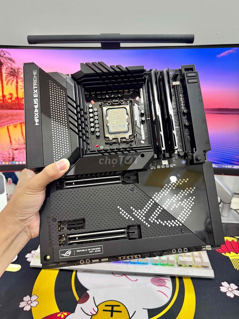 ROG Z690 Maximus Extreme vs 12400F vs Trident Z5