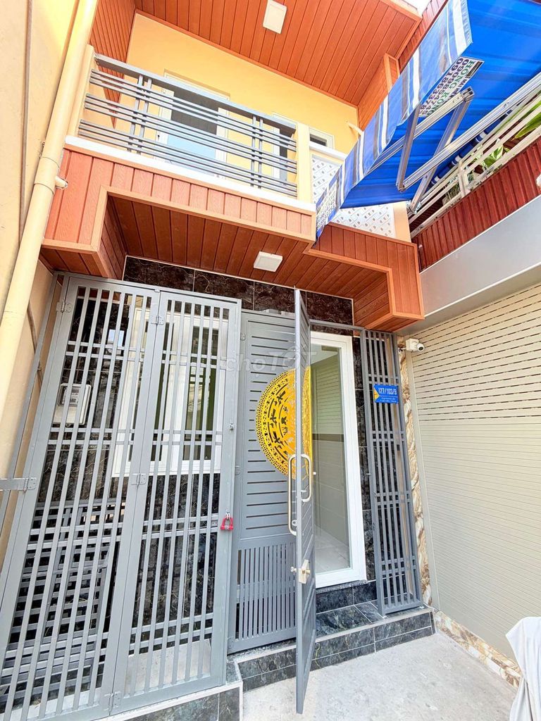 Nhà 2 tầng, hẻm NI SƯ HUỲNH LIÊN, f10. Nhà mới, vào.ở ngay