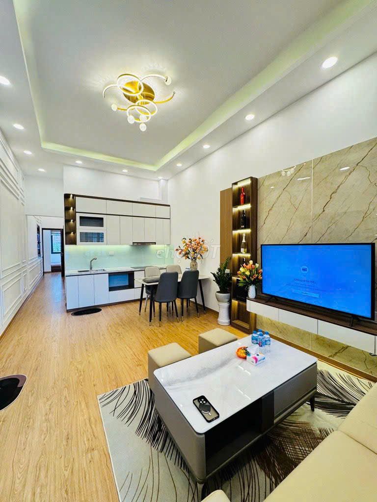 Căn hộ - 3 ngủ 2 WC - Vị trí trung tâm - ngõ đẹp ôtô - đến ở ngay