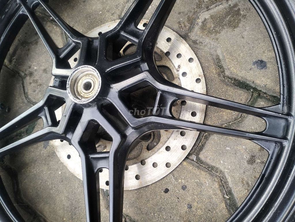 Bánh mâm xe máy Yamaha Exciter 150 đen hợp kim. Mua bán Phụ tùng xe tại Thành phố Biên Hòa Đồng Nai được đăng bởi Phạm Việt Thức hình 3