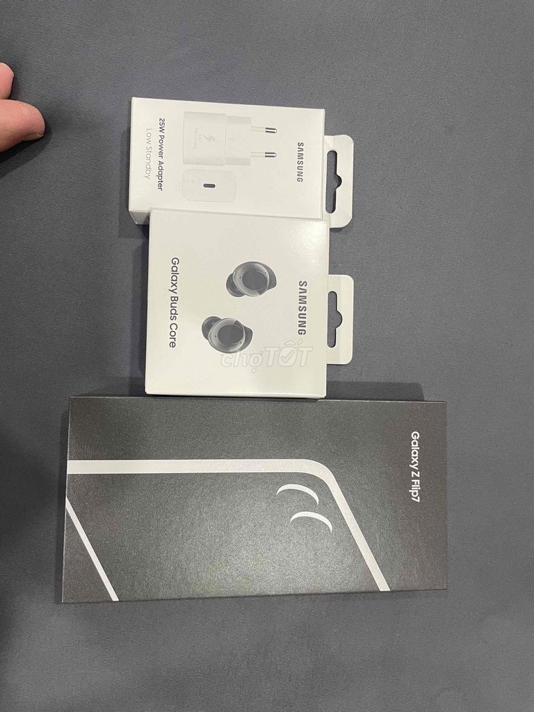 Samsung Galaxy Z Flip7 256GB Đỏ. Mua bán Điện thoại tại Thành phố Thủ Đức Tp Hồ Chí Minh được đăng bởi Hồ Đăng Hùng  hình 1