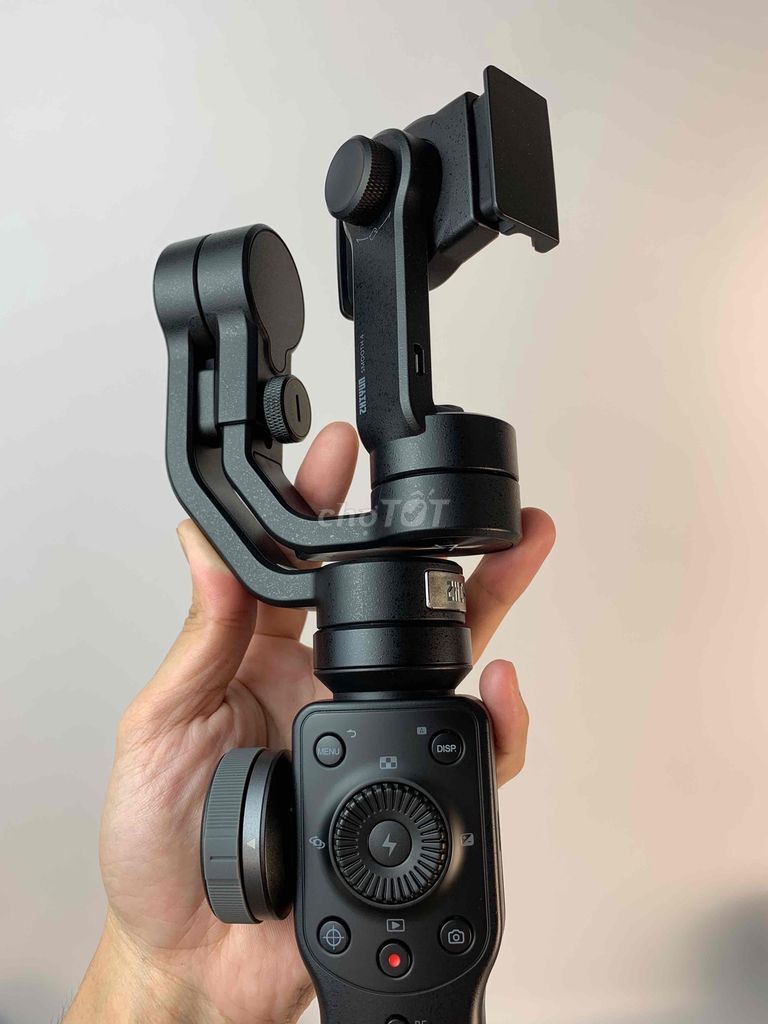 Gimbal Zhiyun Smooth 4 cho điện thoại.