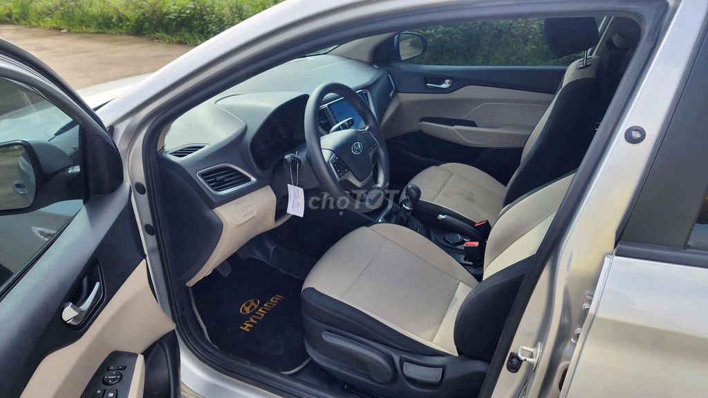 Hyundai Accent 2024 số sàn màu xám đẹp. Mua bán Ô tô tại Quận 12 Tp Hồ Chí Minh được đăng bởi Xuân Trường hình 7