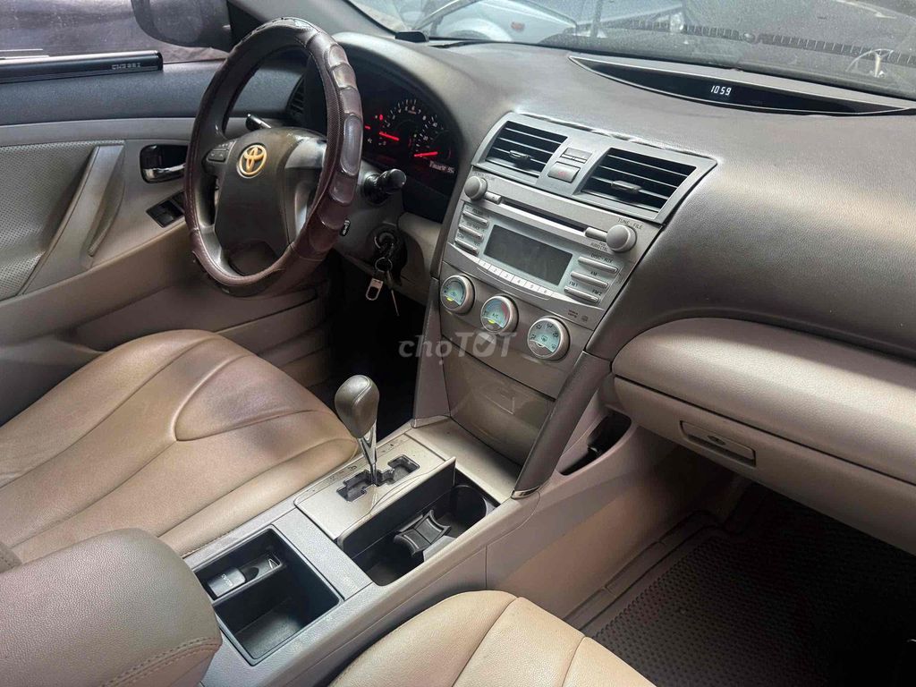 Toyota Camry Đen