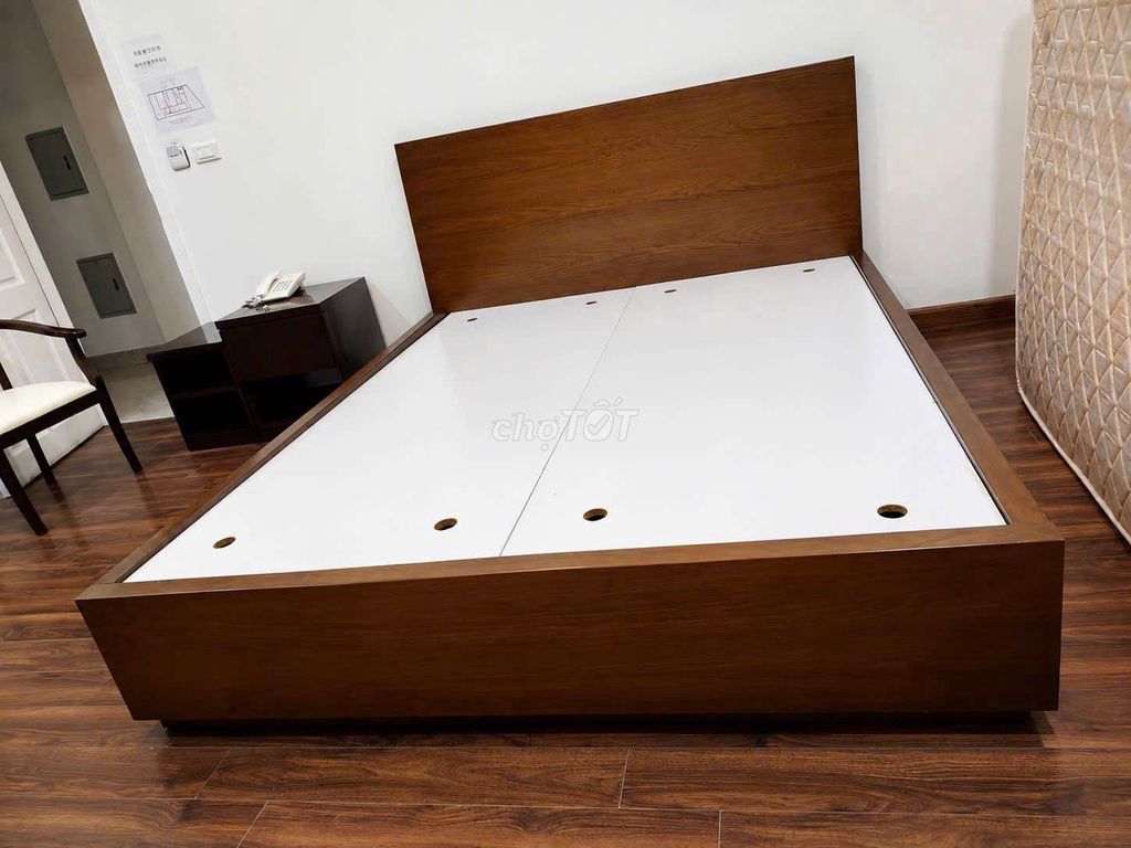 Giường Gỗ Nâu 1m6 x 2m Mới 90%. Mua bán Giường, chăn ga gối nệm tại Quận Nam Từ Liêm Hà Nội được đăng bởi Thanh hình 1