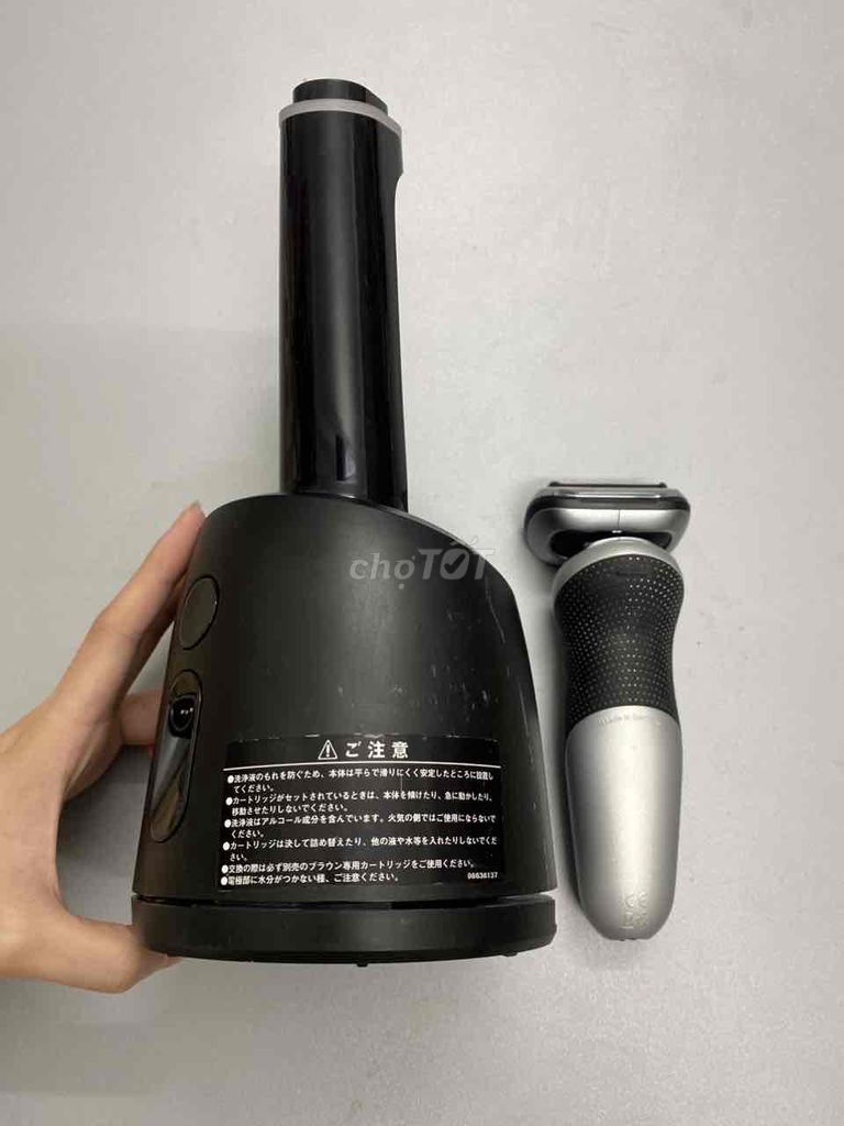 Máy cạo râu Braun S7 kèm cốc rửa