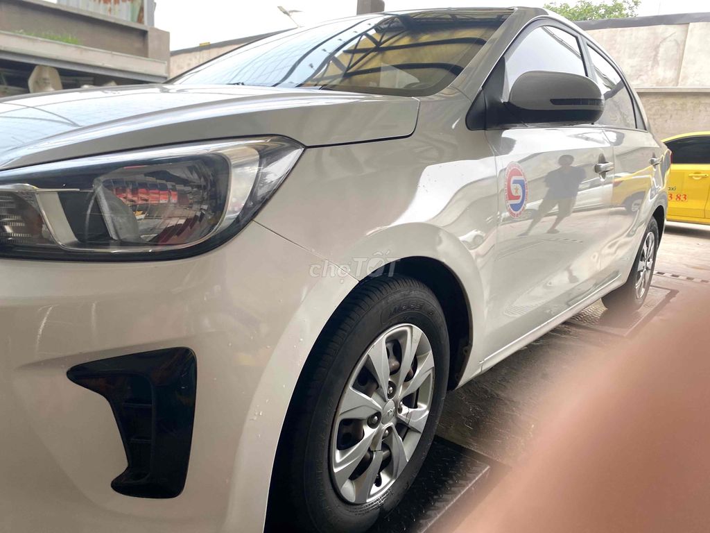 Kia Soluto 1.4 MT 2022, новый логотип