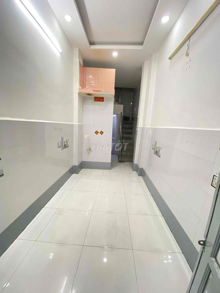 Аренда · 2 комн. · 20 м² · Quận 8, ул. Đường Phạm Thế Hiển