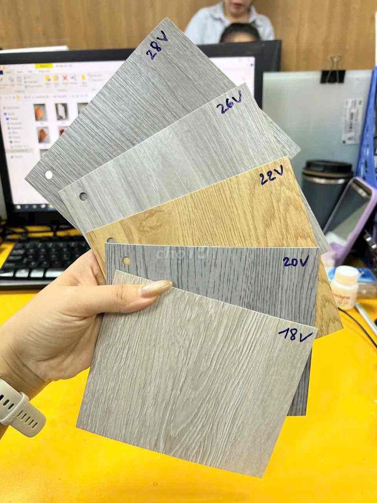thi công sàn nhựa bóc dán giá chỉ từ 88k. Dịch vụ tại Quận Bắc Từ Liêm Hà Nội được đăng bởi Tổng kho sàn gỗ nhựa hình 1