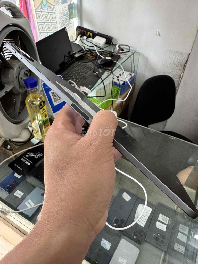 Apple iPad Pro 2020 12.9 inch 256GB. Mua bán Máy tính bảng tại Quận Đống Đa Hà Nội được đăng bởi Lê Khuyến hình 1