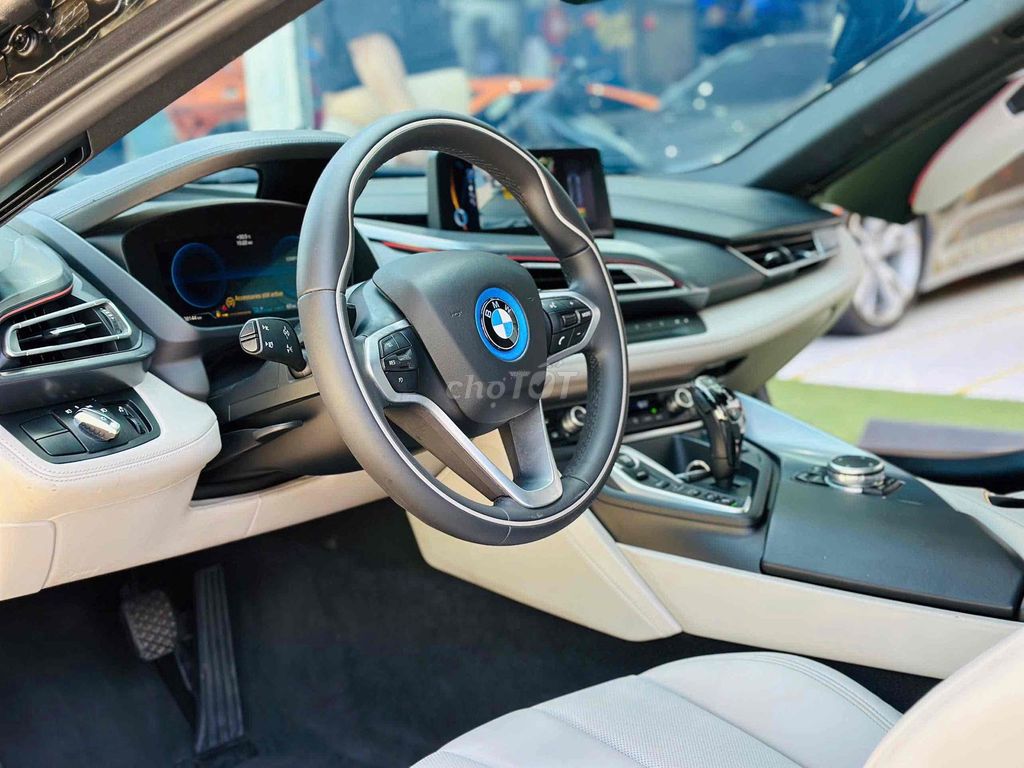 BMW i8 2015 - 35000 km. Mua bán Ô tô tại Quận 8 Tp Hồ Chí Minh được đăng bởi Hồng Phúc hình 9