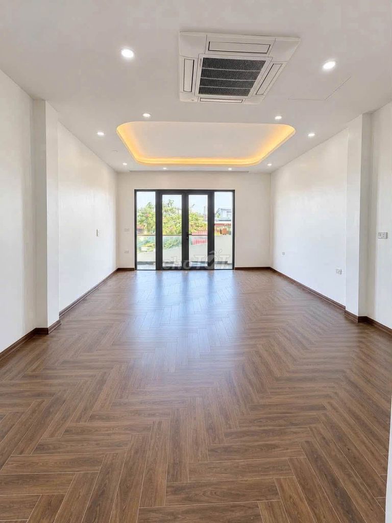 Продам 8-этажный дом в Ким Ма, Ба Динь, избегая автомобилей, бизнеса