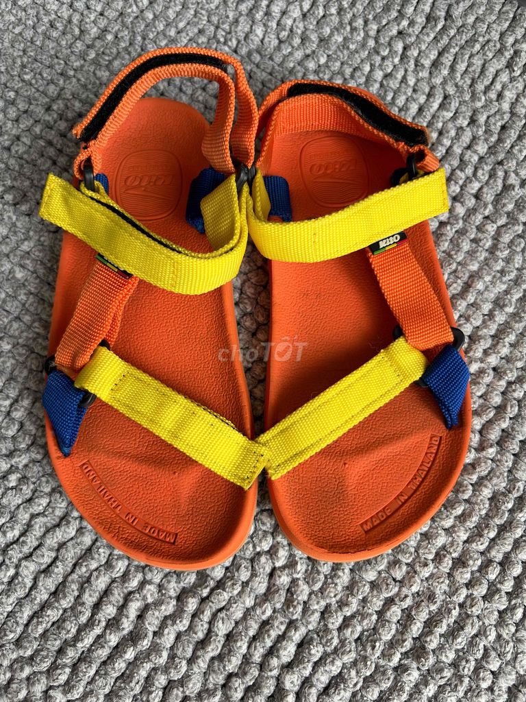 Sandal Kito Unisex Cam phối vàng size 36. Mua bán Giày dép tại Quận Bình Thạnh Tp Hồ Chí Minh được đăng bởi Maya hình 1