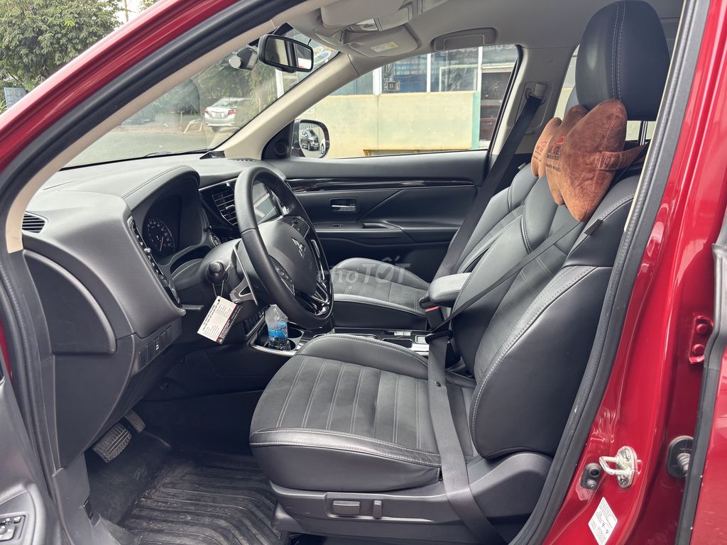 Mitsubishi Outlander Đỏ 7 chỗ. Mua bán Ô tô tại Thành phố Thủ Dầu Một Bình Dương được đăng bởi Mr Việt Mitsubishi BD hình 6