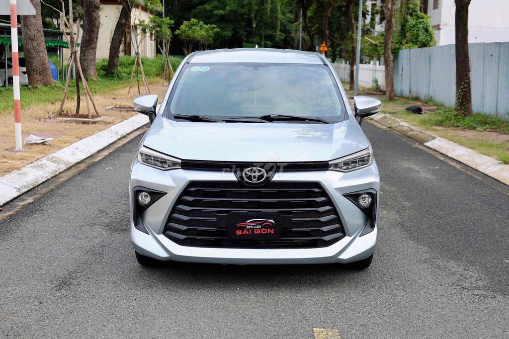 Toyota Avanza 2022 МКПП 7 мест Серебристый
