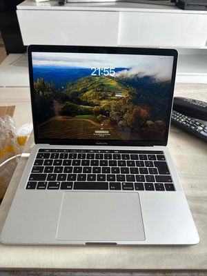 Macbook pro 2019 i5/8/256gb