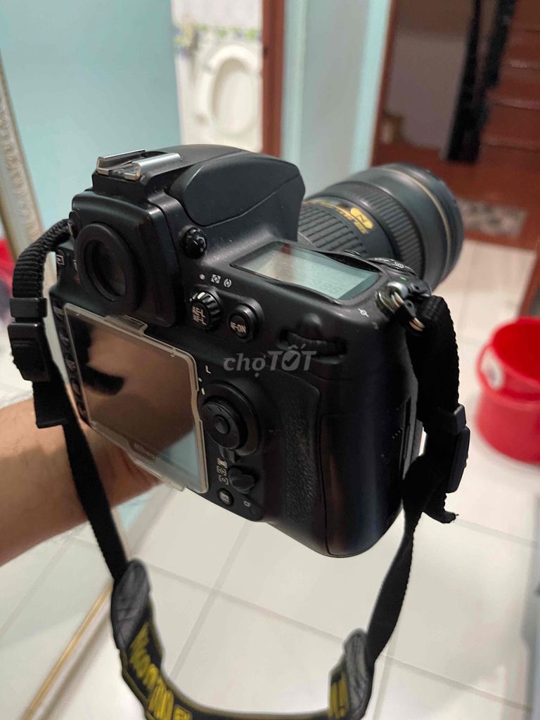 nikon D700 kèm lens và đèn flash còn mới