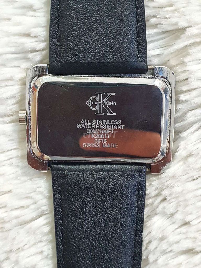 Cần bán đồng hồ CK thời trang Swiss made.