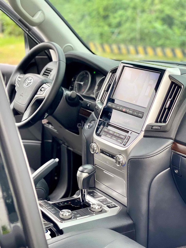 landcruiser LC 200 sản  xuất 2019 odo 6 vạn km. Mua bán Ô tô tại Quận 7 Tp Hồ Chí Minh được đăng bởi Lê Văn Độ hình 3